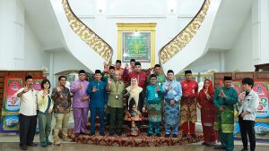 熱帯泥炭地における水文気象観測データ統合技術開発の説明のためインドネシアBRIN関係者らと県知事を訪問