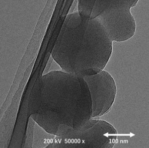 図１　プラスチックシンチレータに添加したLiGaO2ナノ粒子のTEM像