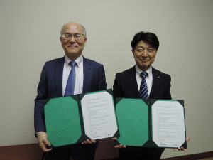 （左）玉田所長　（右）UBE株式会社医薬事業部医薬研究所　德永所長